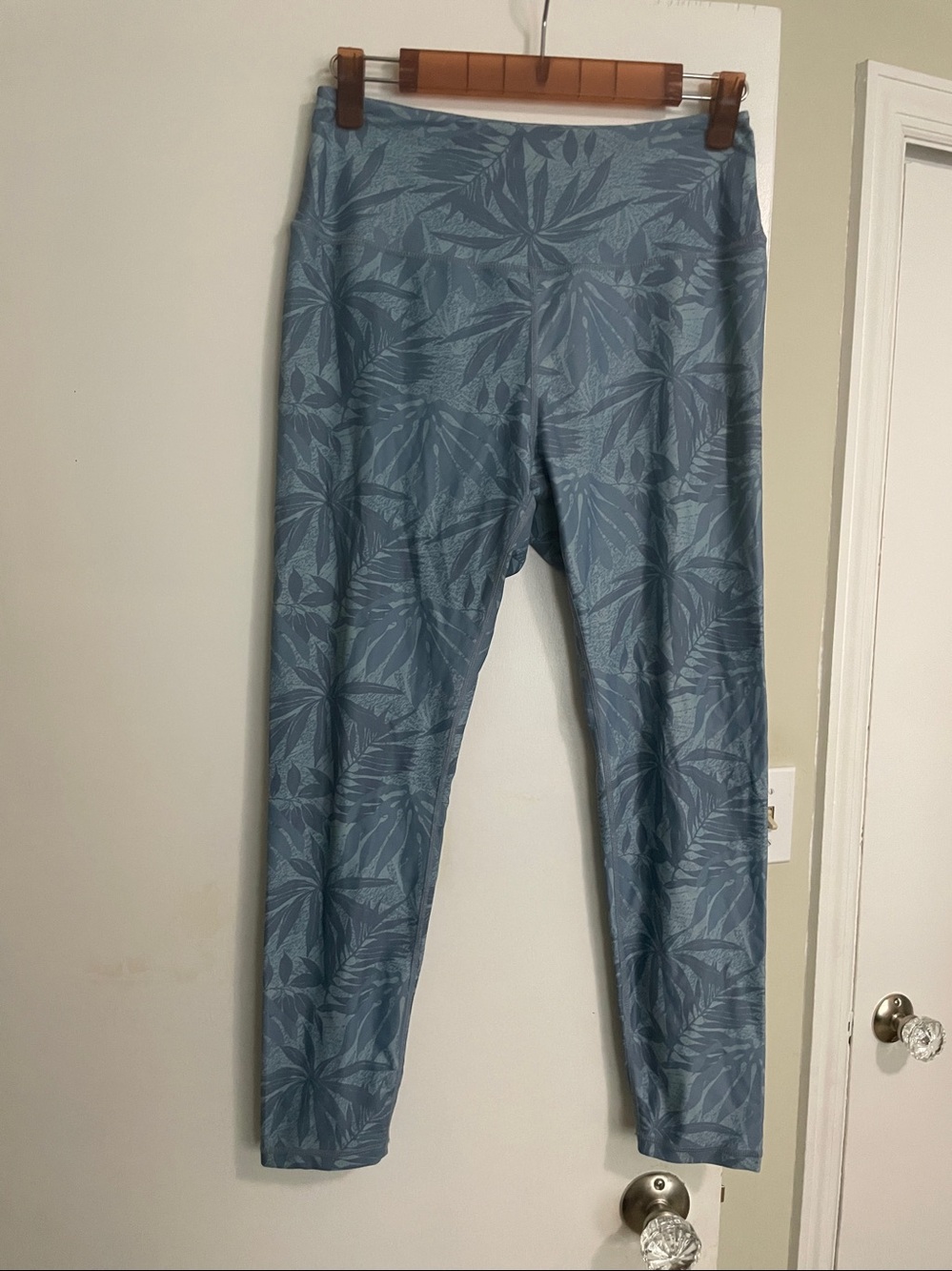 P’tula Blue Leaf-Print Leggings